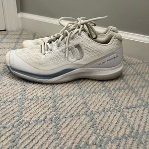 ⭐️WILSON⭐️ woman’s tennis sneakers. Color- white. Size 9.5 in woman’s.
